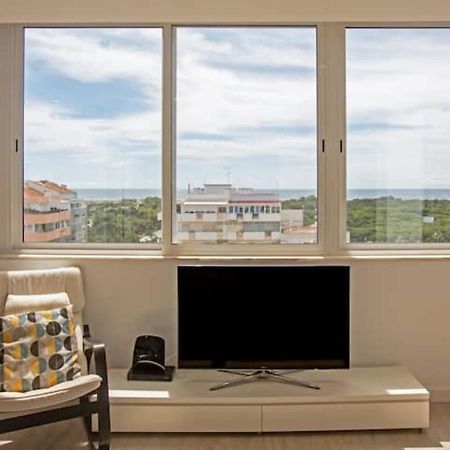 Magnificent 1 Bedroom Apartment With Views Over The Ocean Costa de Caparica Luaran gambar
