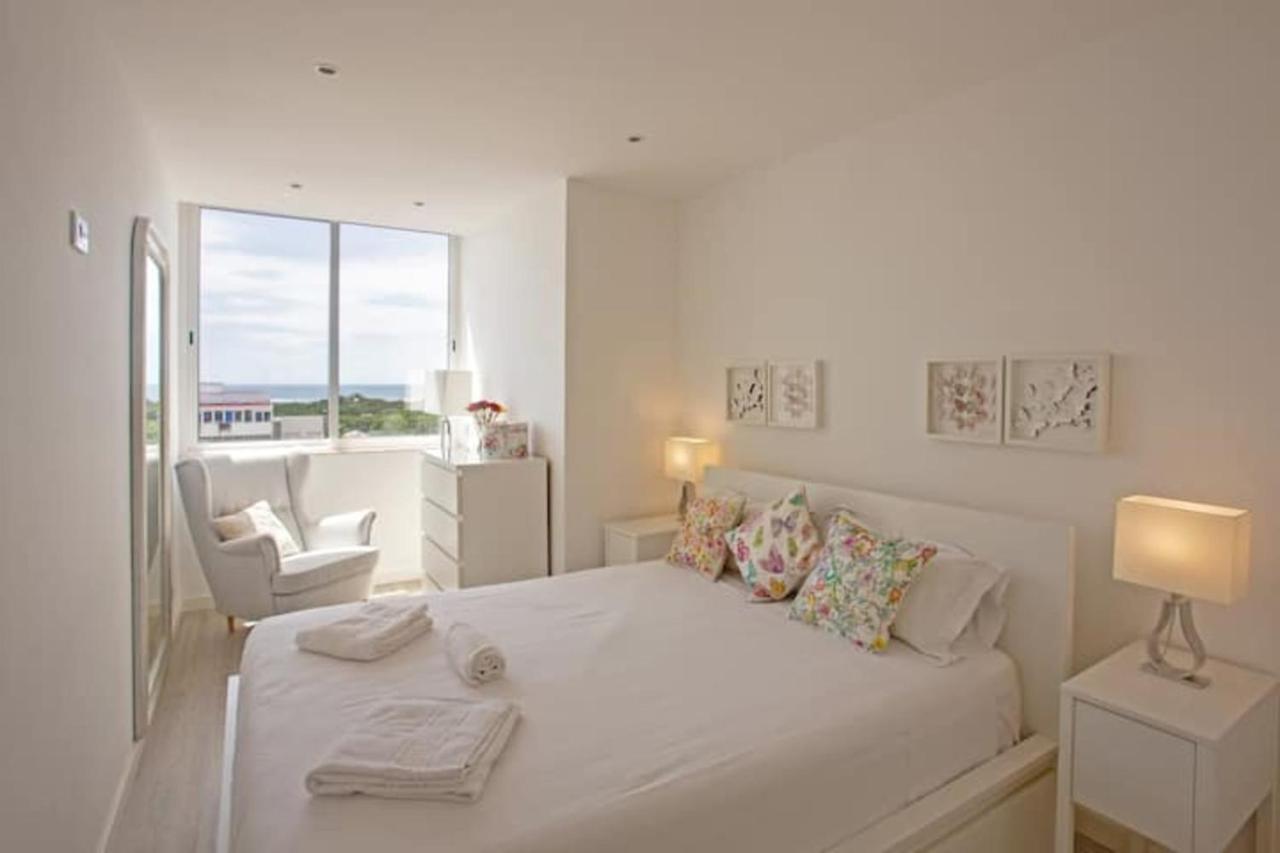 Magnificent 1 Bedroom Apartment With Views Over The Ocean Costa de Caparica Luaran gambar