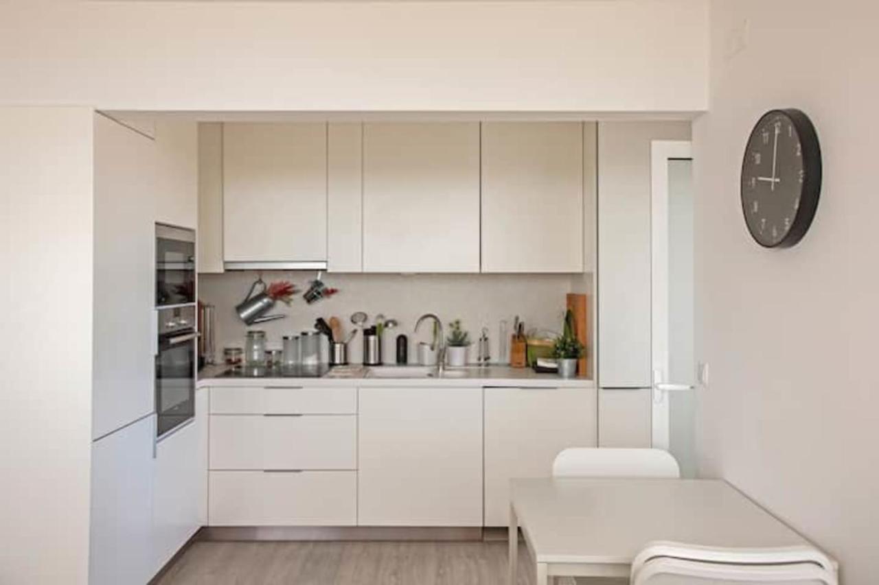 Magnificent 1 Bedroom Apartment With Views Over The Ocean Costa de Caparica Luaran gambar